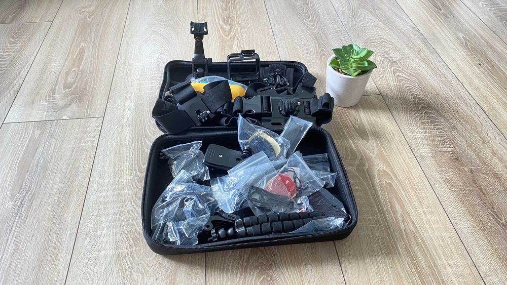 GoPro Hero7 Silver + geantă cu accesorii CADOU | Cameră video / foto sport | Perfectă pentru VLOG, Călătorii, sau Bord Auto | Waterproof / Subacvatică
