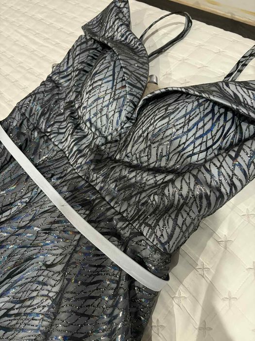 Бутикова рокля -