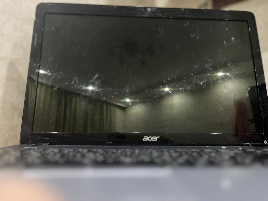 Ноут асер 4 гига все работает просто надо переустанавить винду