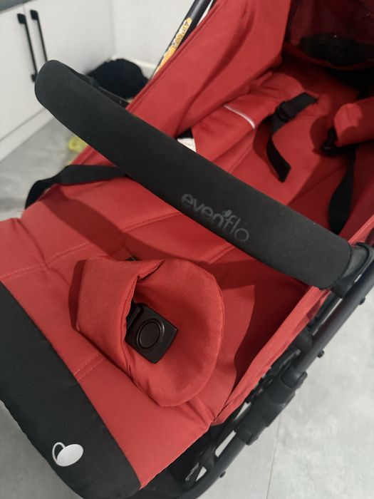 Коляска в красном цвете