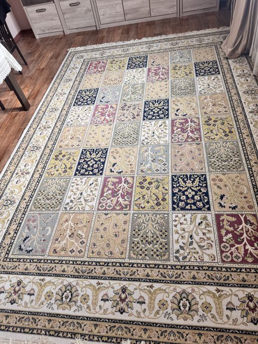 Ковер в хорошем состоянии