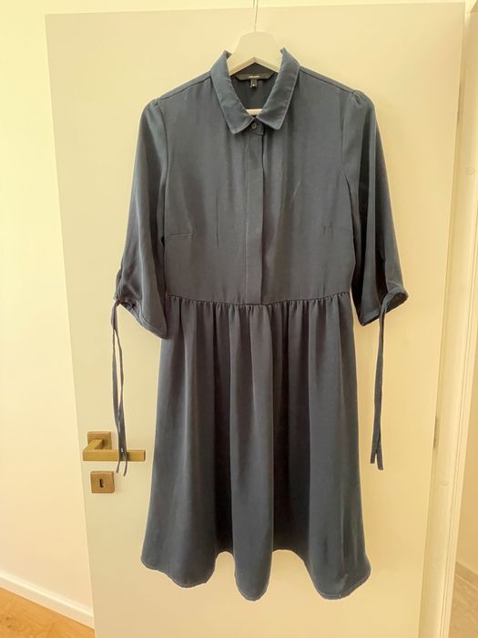 Рокля в тъмносиньо