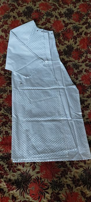 Продаются больничные рубашки.