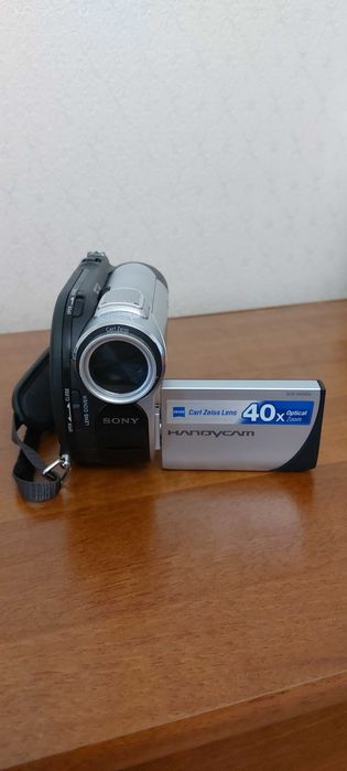Видеокамера SONY Handycam DCR-DVD608E.