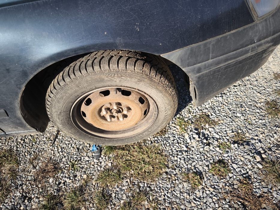 Тойота Карина На части