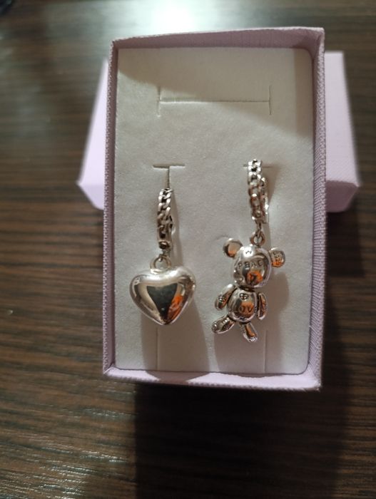 Серебряные серьги.