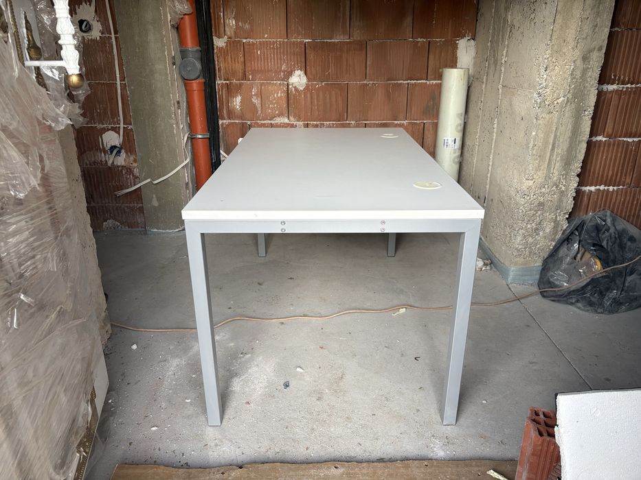 Ново офис бюро – стабилна конструкция и изчистена визия