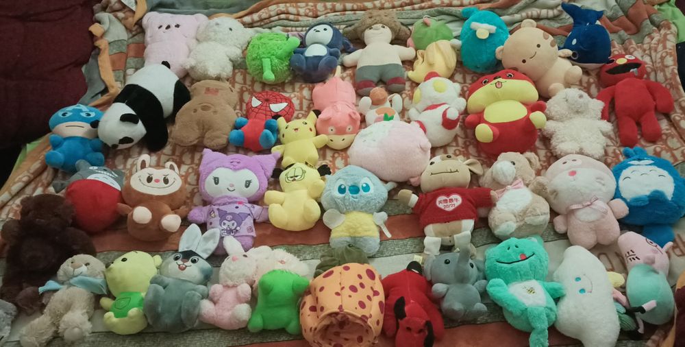 Продаю игрушки  40 штук