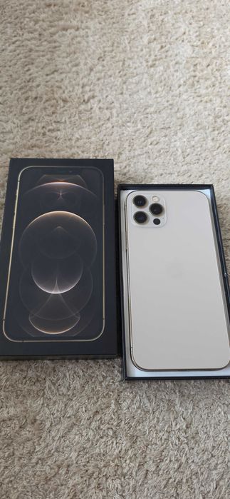 Продавам 12 Pro Gold и XS Gold перфектни
