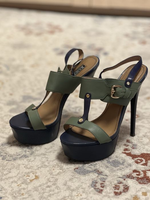 Обувь босоножки