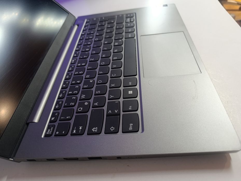 Laptop profesional Lenovo thinkbook 14 g2 Intel i3 1115g4 8gb ram