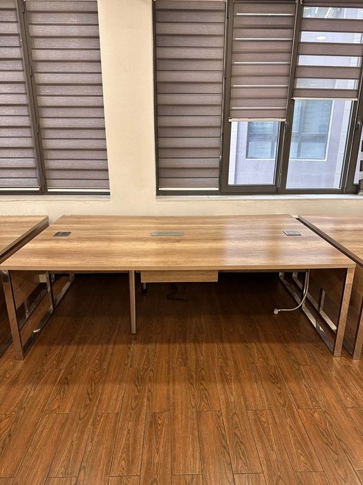 Офисный стол ва стуллар бор