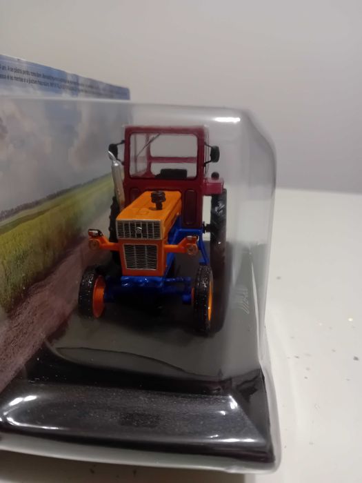 Machetă Tractor UTB-650