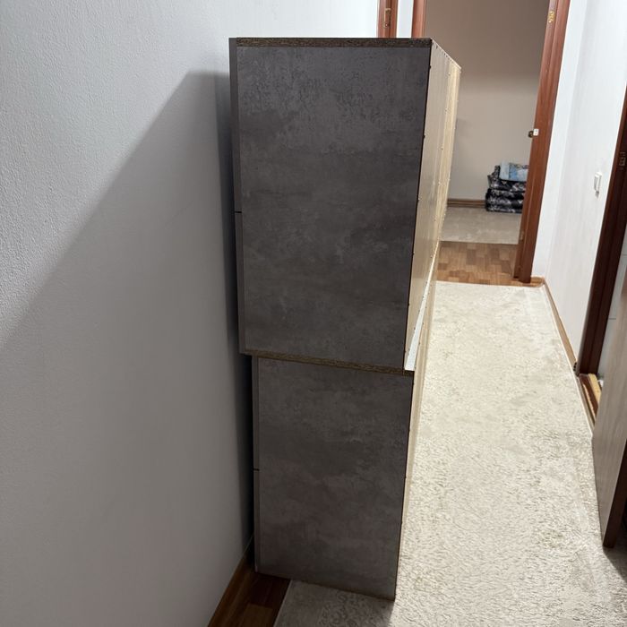 Шкаф почти новый.