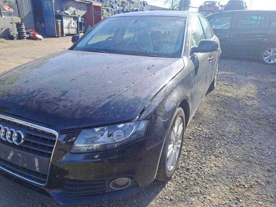 Dezmembrez Audi A4 B8 2.0 TDi an 2009 cod motor CAGA