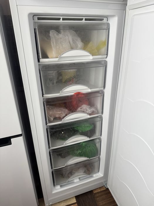 Продам морозильную камеру Атлант