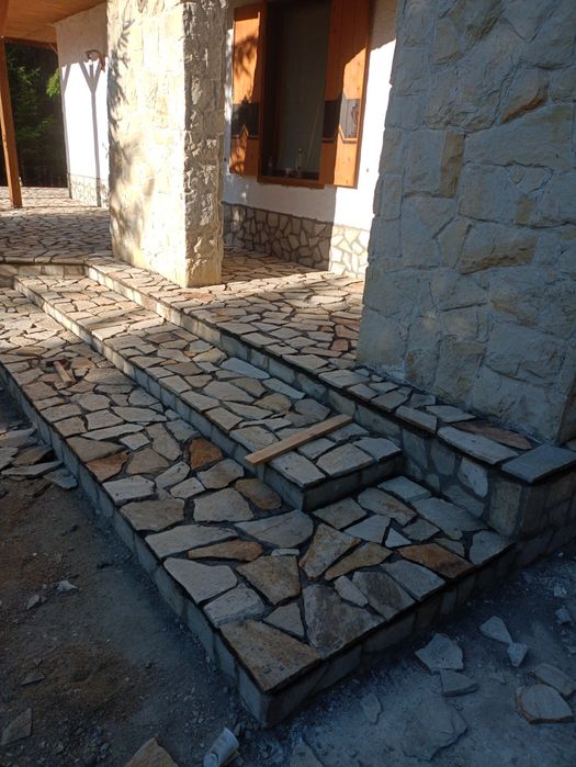 Vând piatră și montez