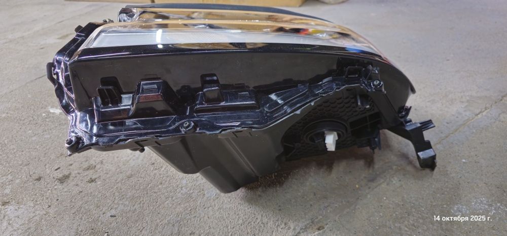 Фара Тойота Ланд Крузер 300