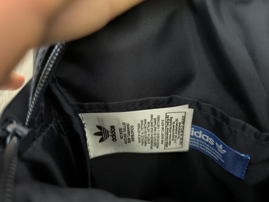 Продавам оригинална чанта на adidas