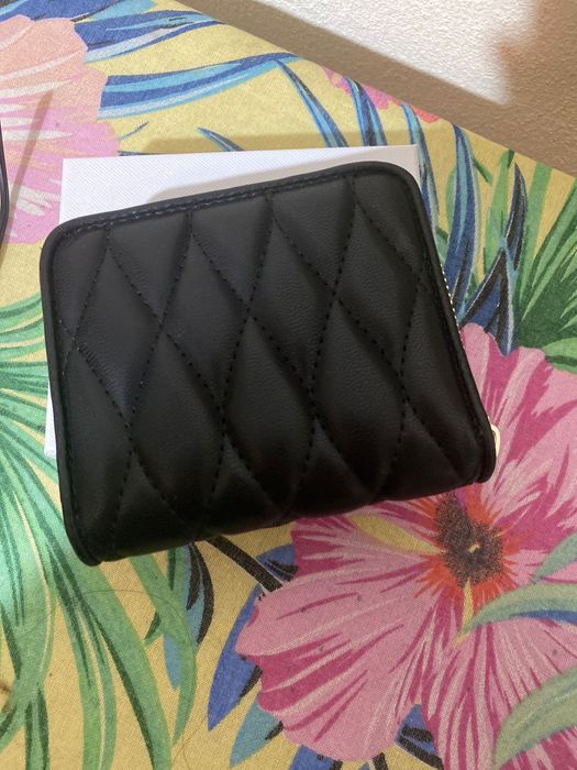 Ново дамско портмоне Гес