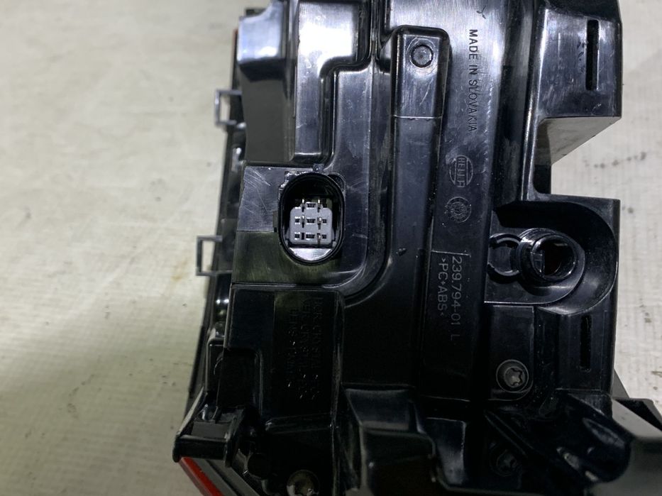 Lampa stop stanga pe aripa, Skoda Enyaq, 2021, 2022, 2023, 2024, cod origine OE 5LA945207A.