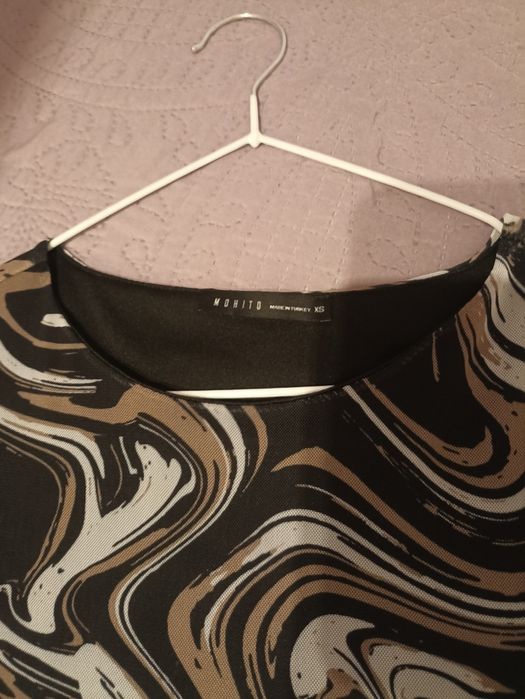 Нова рокля Mohito в модерен мраморен принт