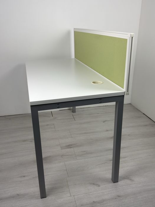 Офис бюро със преграда обзавеждане