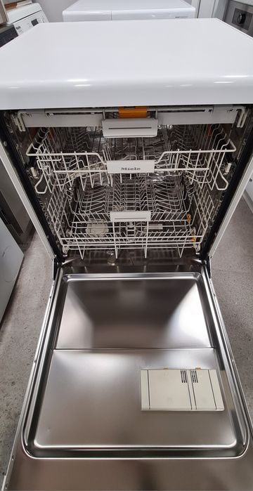 КАТО НОВА Свободностояща  Съдомиялна 60см Miele  14к-та А+++