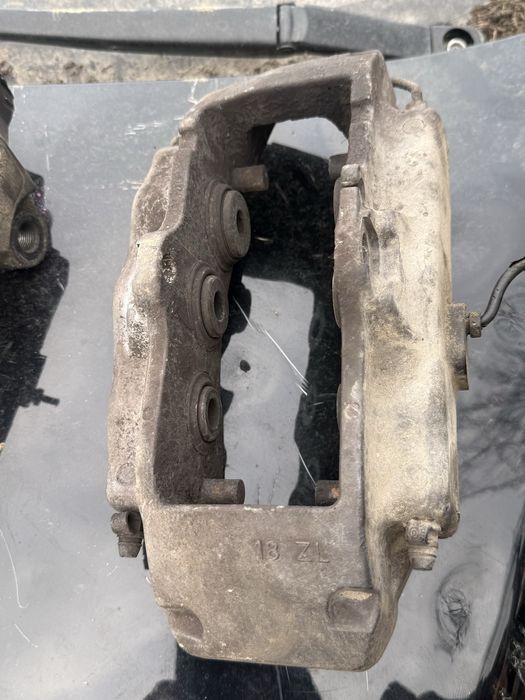 Предни спирачни  апарати VW touareg Audi Q7 18 ZR