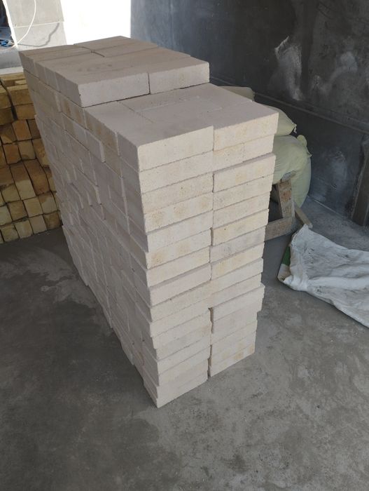 Кирпичи Огнеупорный.