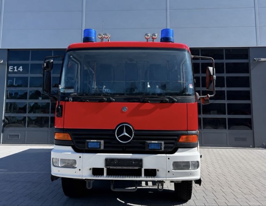 Autospeciala Pompieri Mercedes Benz Atego 4x4, an 2004, cu 2000 L apă + 100 L spumă