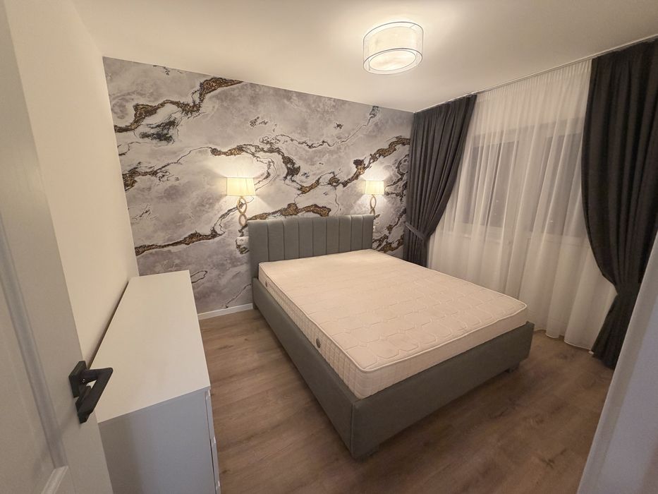 Inchiriez apartament 4 camere zona centrala