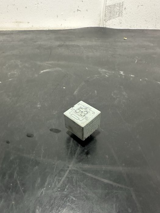 Releu Nr 53 Volkswagen Vw T4 Passat B5.5 Golf 4 |141951253B