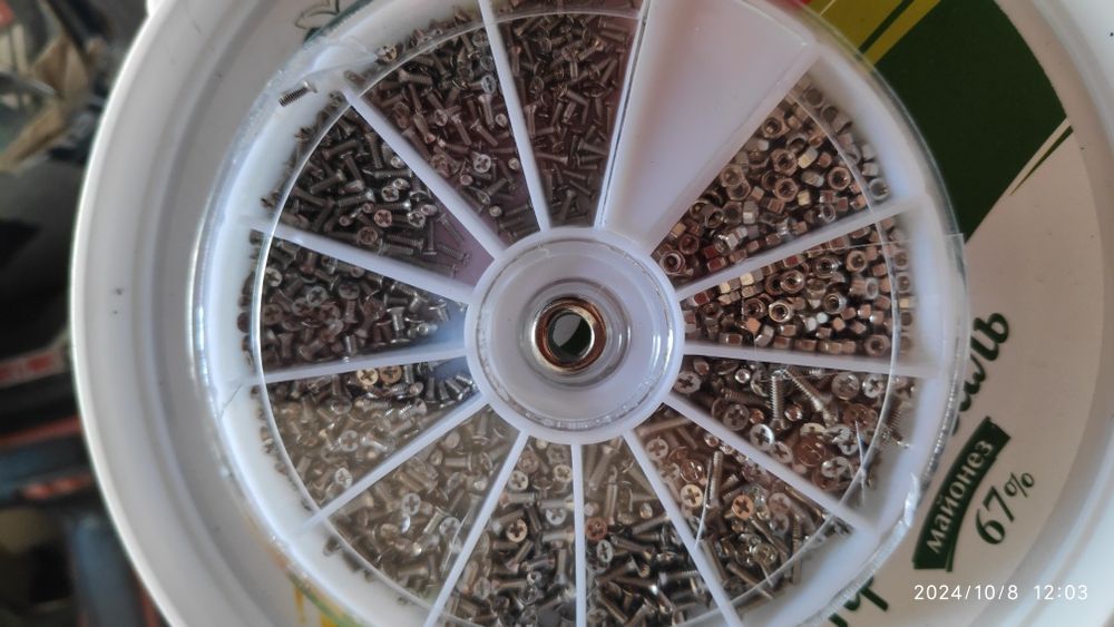 Продам болтики и гайки.