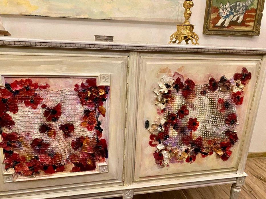 Dulap din Lemn cu Patru Usi Pictură Manuală • Mobilier de Antichitate