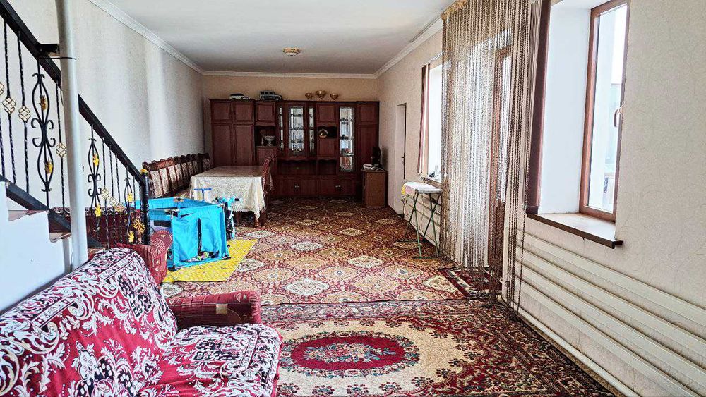 Продается 2х етажный дом в центре города(Ориентир Узгазоил)