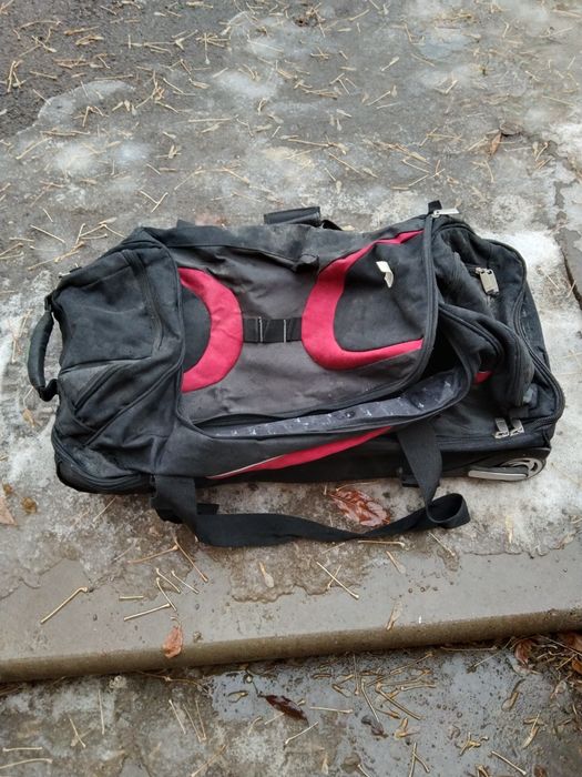 Продам чемоданы сумку б/у груша боксерская стойка