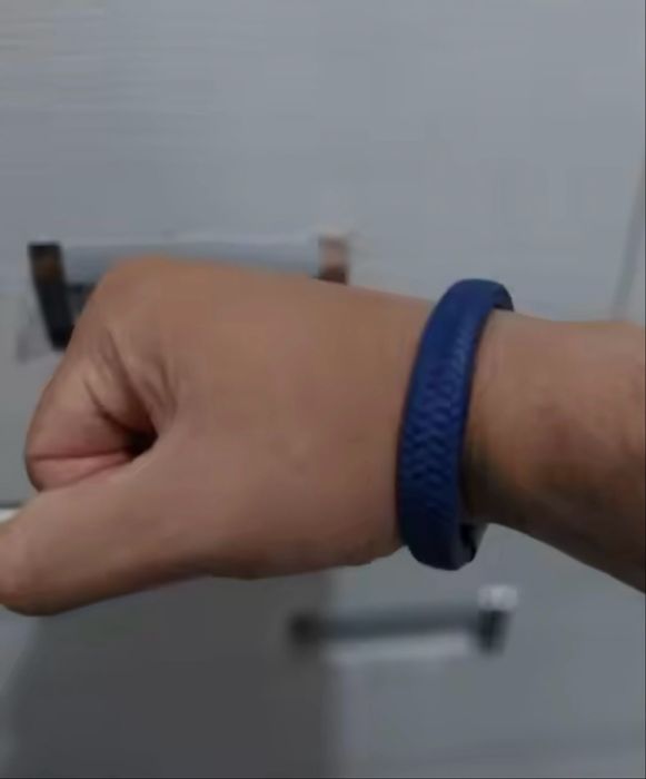 Атрактивни модерни стилни гривни*кожена синя*червена