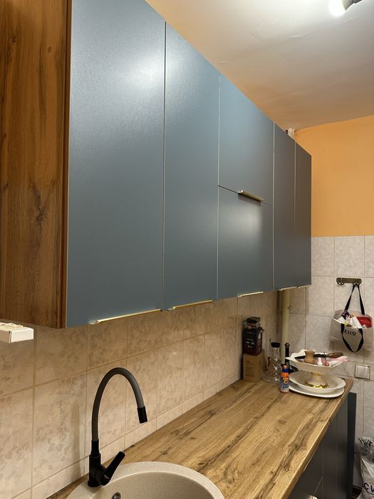 Продам кухонный гарнитур и прихожую.