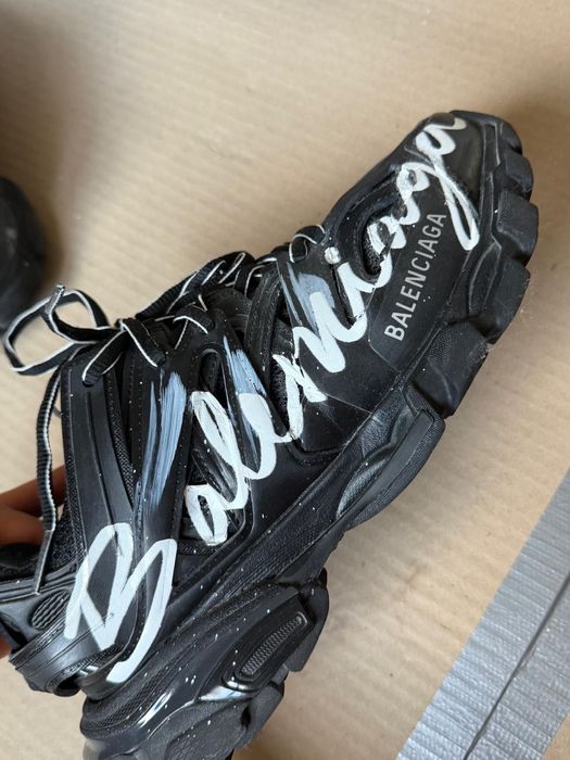 Balenciaga track 39