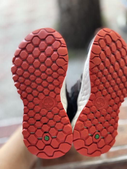 Продам кроссовки фирмы Timberland