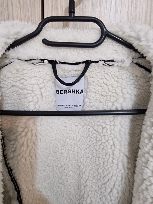 Geacă Bershka mărimea xs