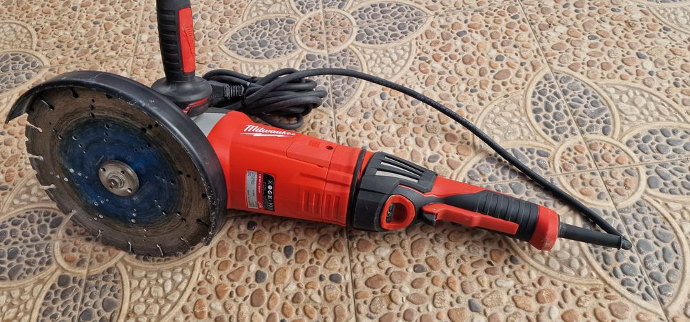 Ъглошлайф MILWAUKEE AGVKB 24-230 EKX