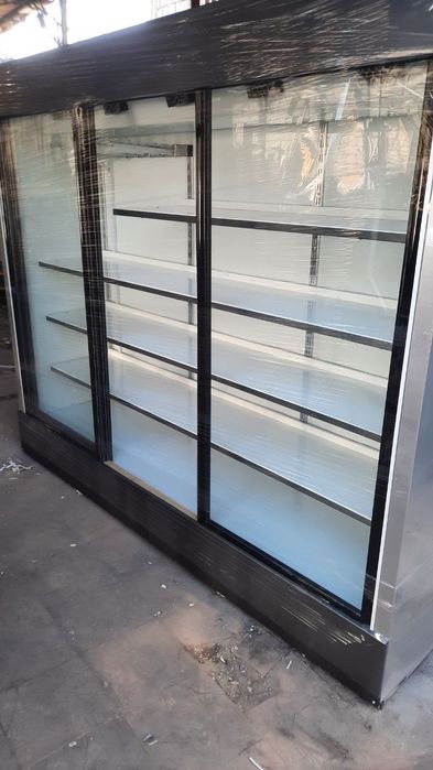 Холодильник витрина продаётся