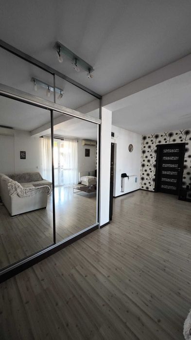 Proprietar, ofer spre inchiriere apartament cu 2 camere, plus terasa tip rooftop