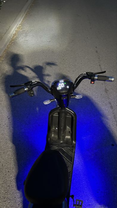 Скутер 350w голубой