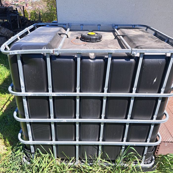 Vând cub pentru apă, lichide de 1.000 de litri