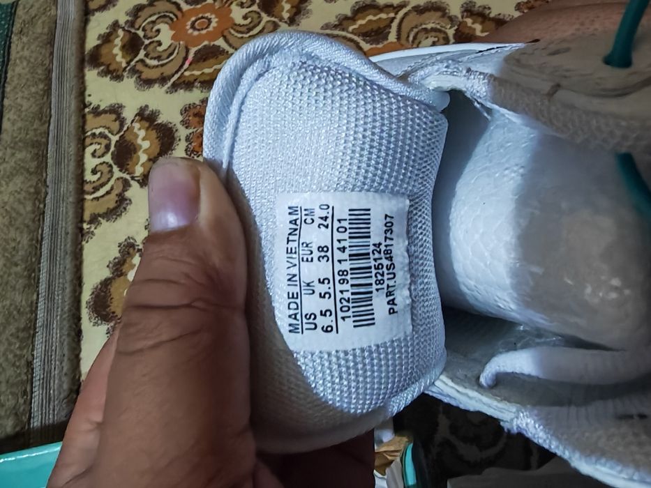 Продам кросовки новые