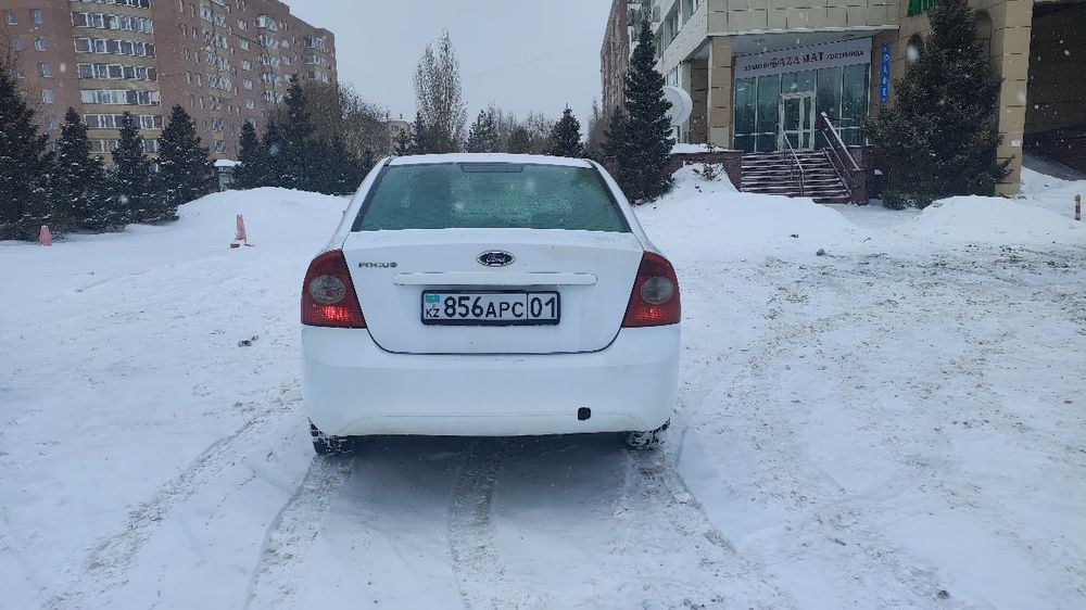 Ford Focus 2011 седан