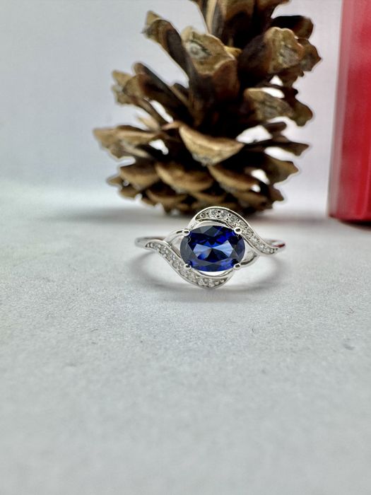 Сребърен пръстен със синтетичен сапфир